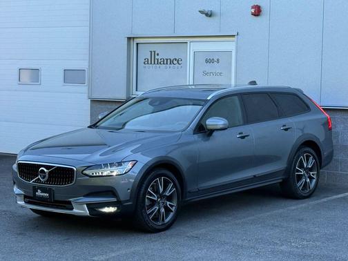 2017 Volvo V90 Cross Country T6