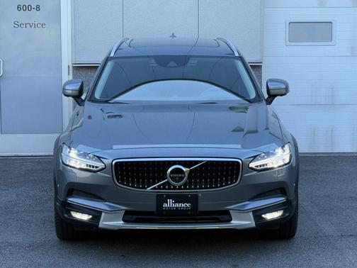 2017 Volvo V90 Cross Country T6