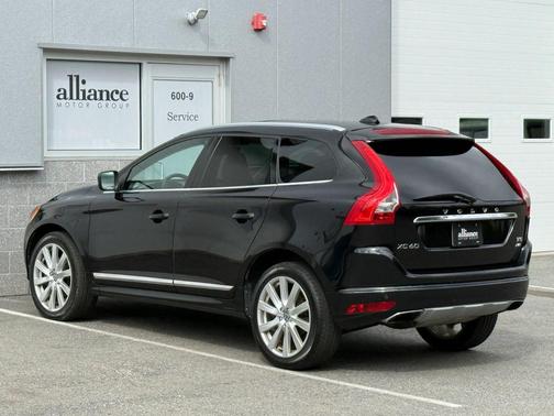 Onyx Black Metallic 2017 Volvo XC60 T5 Inscription