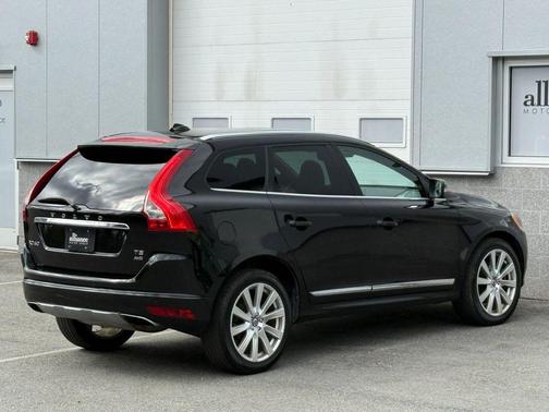 Onyx Black Metallic 2017 Volvo XC60 T5 Inscription