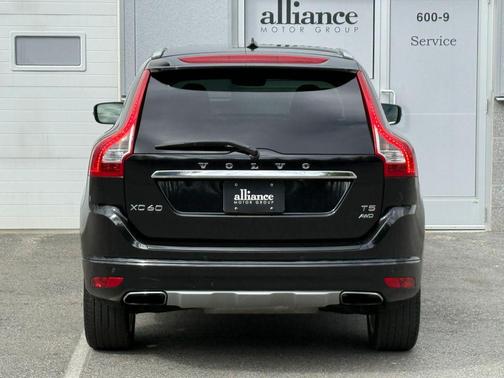 Onyx Black Metallic 2017 Volvo XC60 T5 Inscription