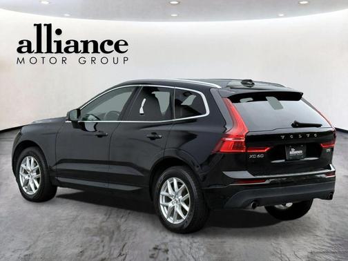 Onyx Black Metallic 2020 Volvo XC60 T5 Momentum