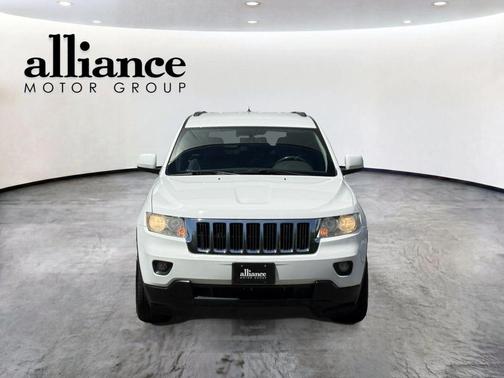 Bright White Clearcoat 2013 Jeep Grand Cherokee Laredo