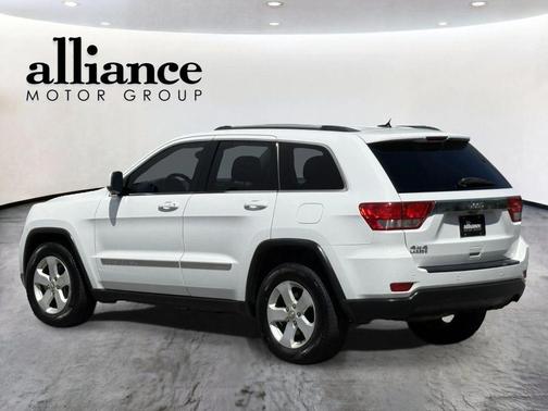 Bright White Clearcoat 2013 Jeep Grand Cherokee Laredo