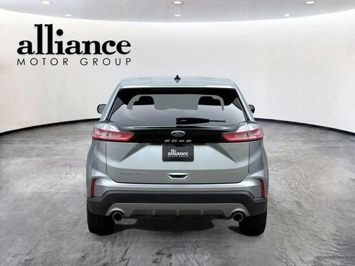 Iconic Silver Metallic 2022 Ford Edge Titanium