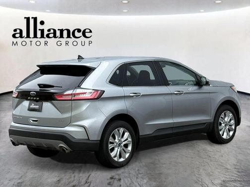 Iconic Silver Metallic 2022 Ford Edge Titanium