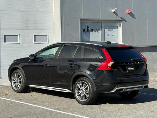 2016 Volvo V60 Cross Country T5