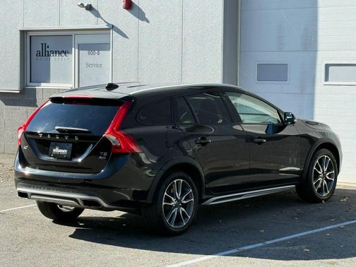 2016 Volvo V60 Cross Country T5