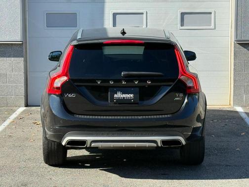 2016 Volvo V60 Cross Country T5