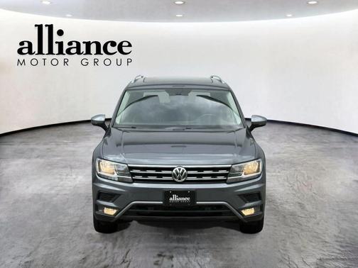 Platinum Gray Metallic 2019 Volkswagen Tiguan 2.0T SEL