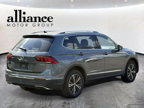 Platinum Gray Metallic 2019 Volkswagen Tiguan 2.0T SEL