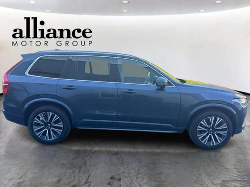 Denim Blue Metallic 2020 Volvo XC90 T5 Momentum