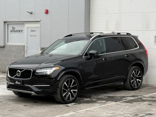 2018 Volvo XC90 Hybrid T8 Momentum