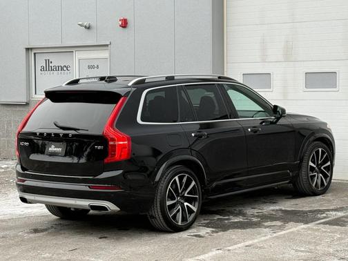 2018 Volvo XC90 Hybrid T8 Momentum