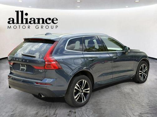 Denim Blue Metallic 2021 Volvo XC60 T6 Momentum
