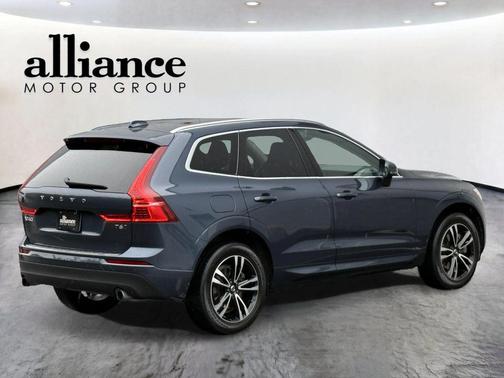 Denim Blue Metallic 2021 Volvo XC60 T6 Momentum