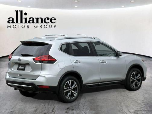Brilliant Silver 2017 Nissan Rogue SL