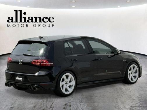 Deep Black Pearl 2016 Volkswagen Golf R 4-Door w/DCC & Navigation