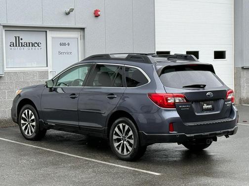 Gray 2017 Subaru Outback 3.6R Limited