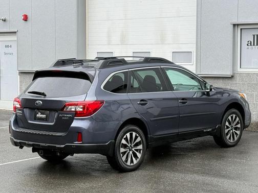 Gray 2017 Subaru Outback 3.6R Limited