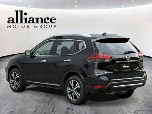 Magnetic Black 2018 Nissan Rogue SL