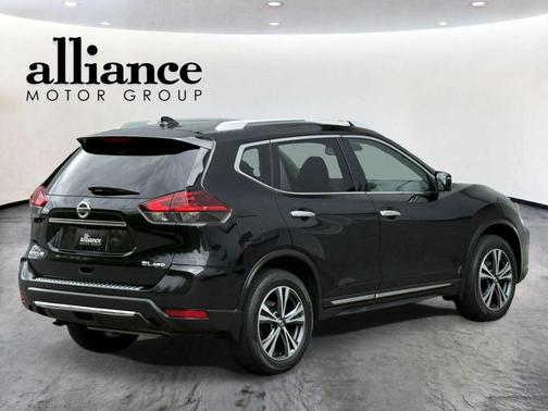 Magnetic Black 2018 Nissan Rogue SL