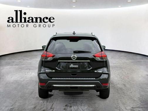 Magnetic Black 2018 Nissan Rogue SL