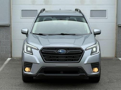 Ice Silver Metallic 2022 Subaru Forester Sport