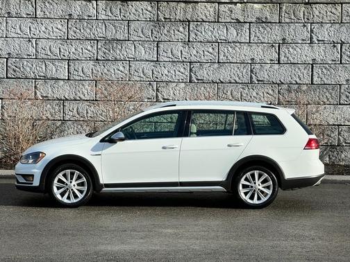 Photo 4 of 19 of 2017 Volkswagen Golf Alltrack TSI S
