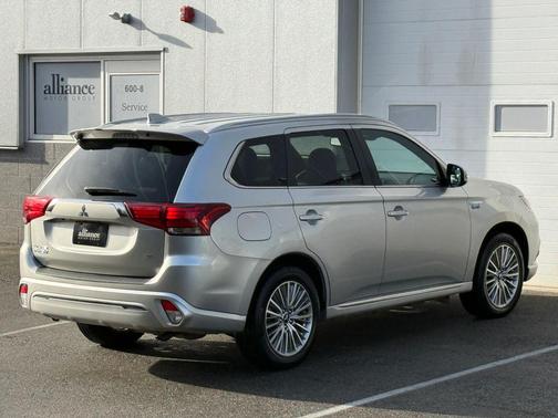 2022 Mitsubishi Outlander PHEV SEL