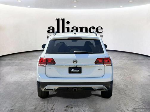 Pure White 2020 Volkswagen Atlas 3.6L SE w/Technology