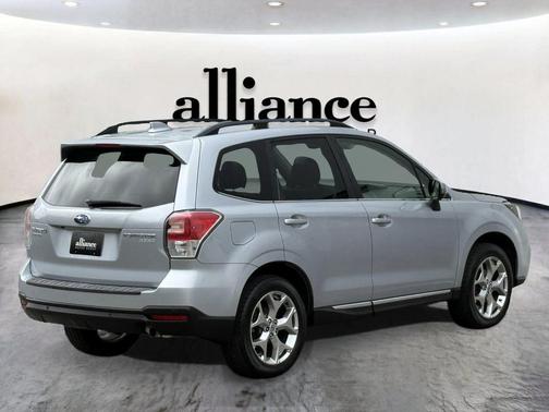 Ice Silver Metallic 2017 Subaru Forester 2.5i Touring