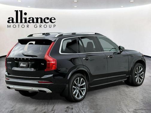 Onyx Black Metallic 2019 Volvo XC90 T6 Momentum