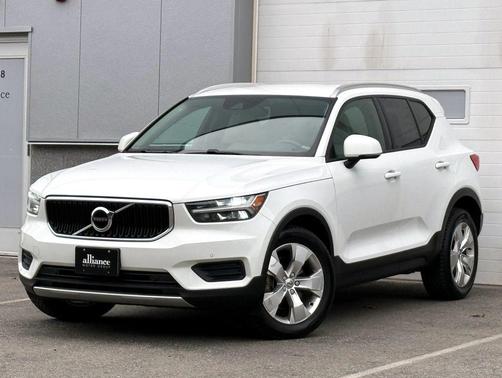 2020 Volvo XC40 T4 Momentum
