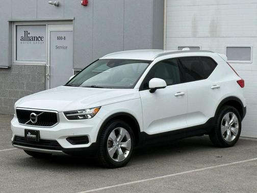 2020 Volvo XC40 T4 Momentum