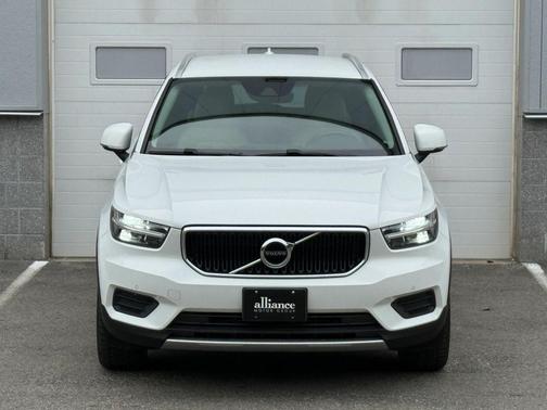 2020 Volvo XC40 T4 Momentum