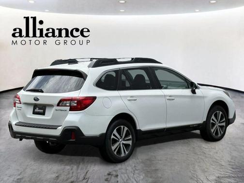 Crystal White Pearl 2019 Subaru Outback 2.5i Limited