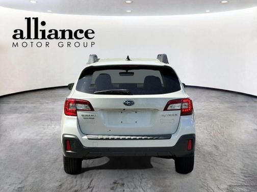 Crystal White Pearl 2019 Subaru Outback 2.5i Limited