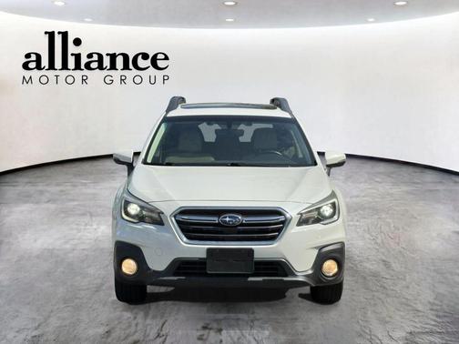 Crystal White Pearl 2019 Subaru Outback 2.5i Limited