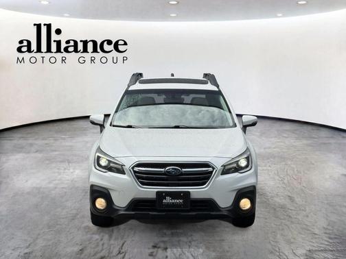 Crystal White Pearl 2019 Subaru Outback 2.5i Limited