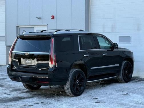 2017 Cadillac Escalade Luxury