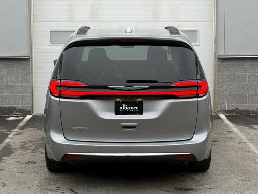 2021 Chrysler Pacifica Touring