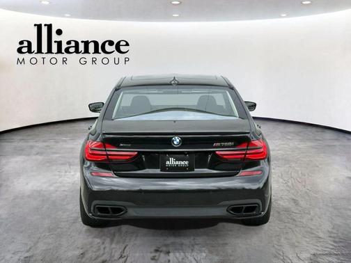 Black 2018 BMW M760 xDrive