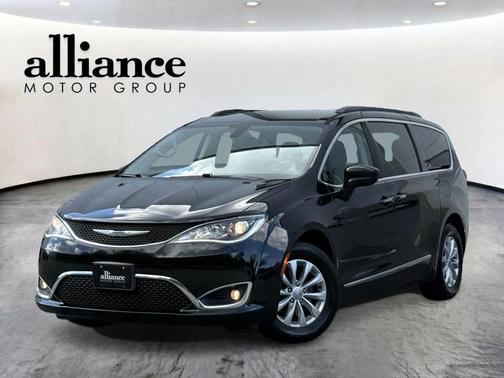 Black 2017 Chrysler Pacifica Touring-L