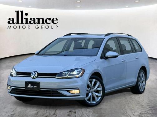 White 2019 Volkswagen Golf SportWagen TSI SE