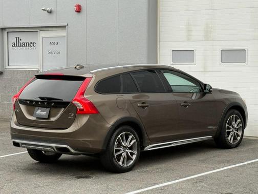 2016 Volvo V60 Cross Country T5