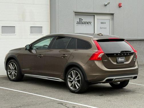 2016 Volvo V60 Cross Country T5