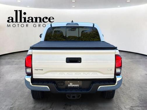 White 2022 Toyota Tacoma SR5