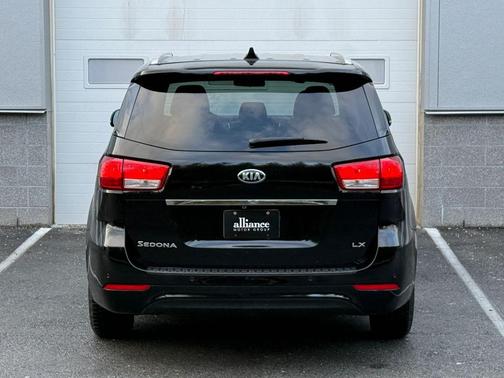 2018 Kia Sedona LX
