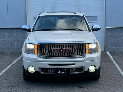 White 2011 GMC Sierra 1500 Denali